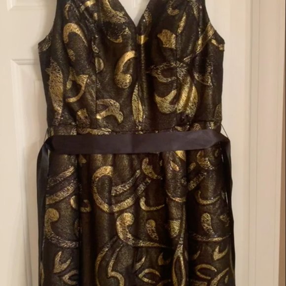 Jun & Ivy (Francescas) Gold Fit & Flare Sequined Dress - Picture 4 of 4